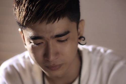 Hot boy Chi Dân đau khổ vì thất tình - 2