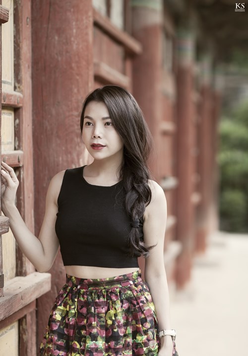 Trà Ngọc Hằng khoe eo thon quyến rũ ở Hàn Quốc - 5