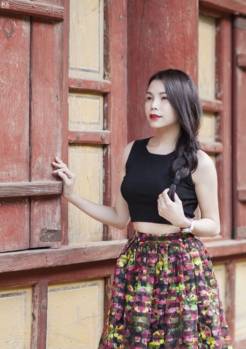 Trà Ngọc Hằng khoe eo thon quyến rũ ở Hàn Quốc - 6