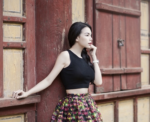 Trà Ngọc Hằng khoe eo thon quyến rũ ở Hàn Quốc - 7