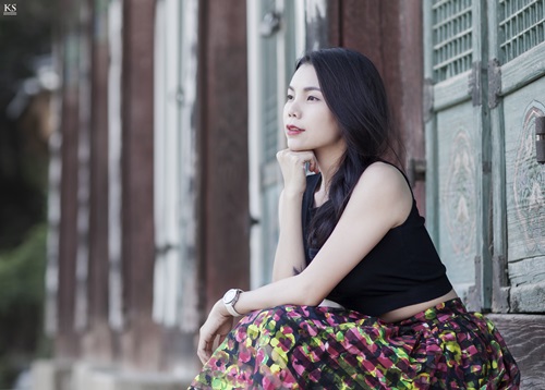 Trà Ngọc Hằng khoe eo thon quyến rũ ở Hàn Quốc - 9