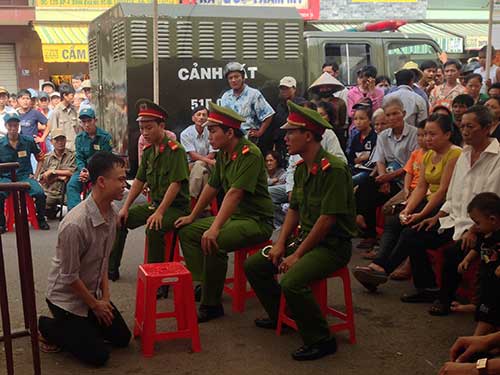 Người nhà kể về kẻ sát nhân quì gối xin lỗi gia đình người tình - 1