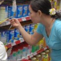 Mua sắm - Giá cả - Trần giá sữa làm giảm cạnh tranh