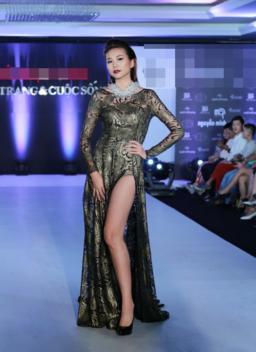 Chân dài Thanh Hằng vẫn chưa quot;mất giáquot; - 4