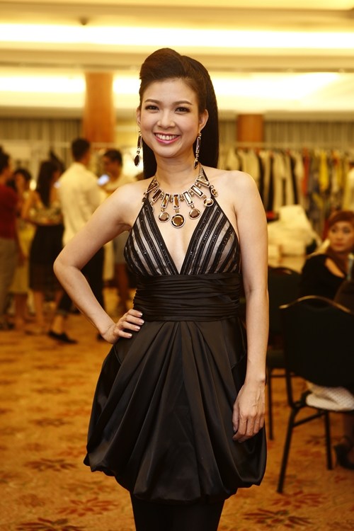 Chân dài Thanh Hằng vẫn chưa quot;mất giáquot; - 16