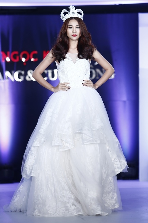 Chân dài Thanh Hằng vẫn chưa quot;mất giáquot; - 9