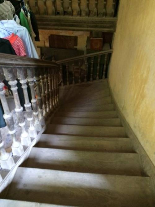 Khổ như ở biệt thự Pháp cổ, cửa bằng cót ép giữa HN - 5