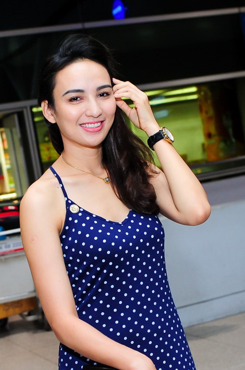 HH Ngọc Diễm diện váy sexy tại sân bay - 2