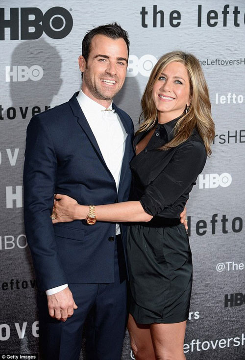 Eva quot;soiquot; 24/6: Jennifer Aniston dập tin đồn tan vỡ - 1