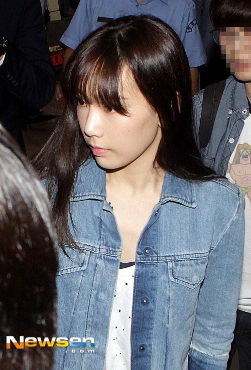 Taeyeon (SNSD) được che chắn tại sân bay - 7