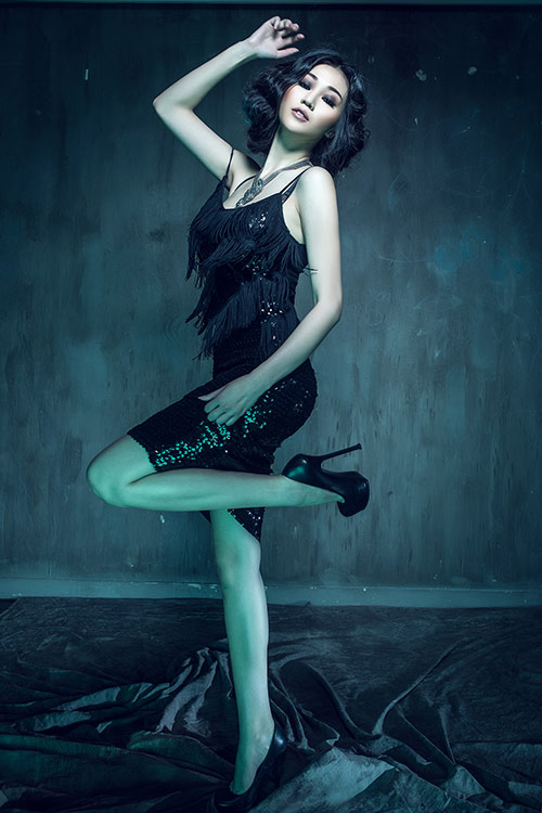 Khánh My nổi loạn với hình ảnh sexy - 2