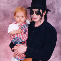 Ảnh tình cảm của cha con Michael Jackson