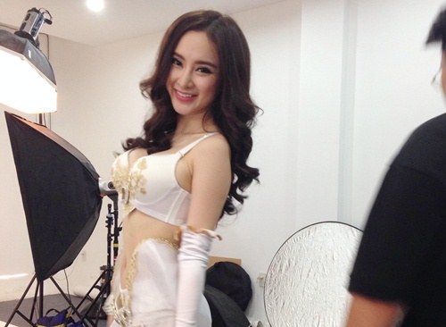Angela Phương Trinh khoe vòng một nóng bỏng - 2