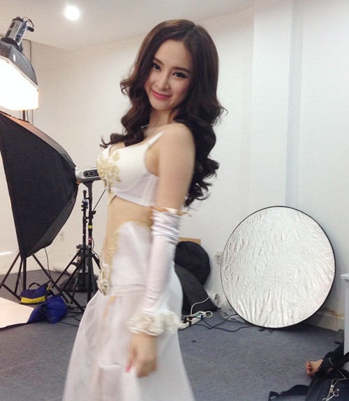 Angela Phương Trinh khoe vòng một nóng bỏng - 4