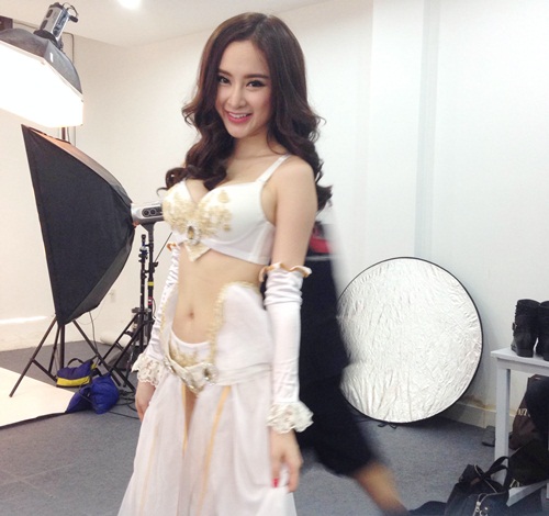 Angela Phương Trinh khoe vòng một nóng bỏng - 5