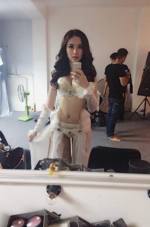Angela Phương Trinh khoe vòng một nóng bỏng - 7