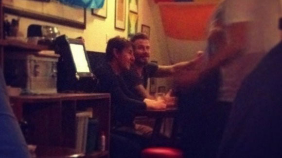 Tom Cruise và Beckham rủ nhau đi bar - 1