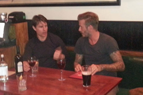 Tom Cruise và Beckham rủ nhau đi bar - 2
