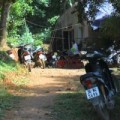 Tin tức - Bà nội thẫn thờ nhìn thi thể cháu nổi dưới hố nước