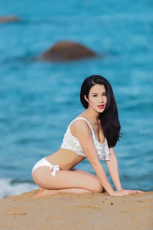 Nóng quot;bỏng mắtquot; với đường cong Diệp Lâm Anh - 1