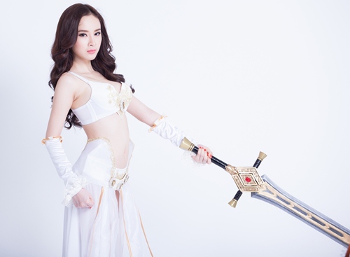 Angela Phương Trinh hóa chiến binh sexy - 5
