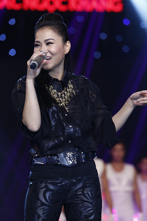 Thu Minh diện cả cây hàng hiệu 200 triệu lên sân khấu - 3