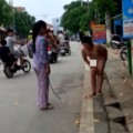 Tin tức - Clip mẹ lột truồng, đánh con ngay giữa đường