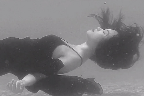 Sĩ Thanh quot;liều mìnhquot; ngâm nước 5 tiếng cho MV mới - 5