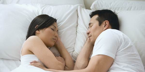 Tư thế ngủ tiết lộ tình trạng hôn nhân của bạn - 2