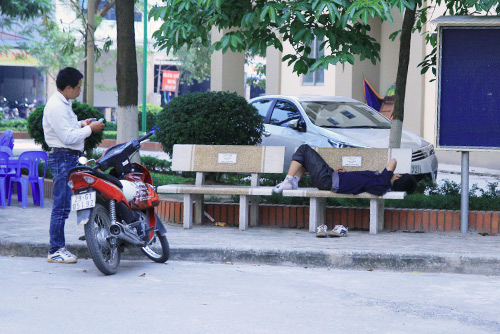Người dân vạ vật giữa trưa hè nắng gắt - 12
