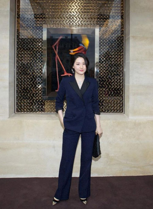 Mặc áo blazer mùa hè quot;chấtquot; như sao Hàn - 4