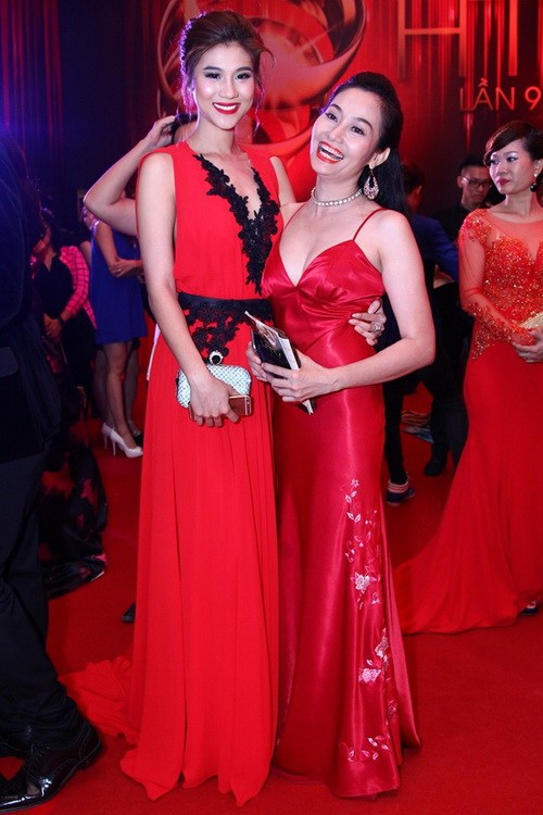 Thanh Hằng, Khánh My mặc váy quot;chặt chémquot; trên thảm đỏ - 18