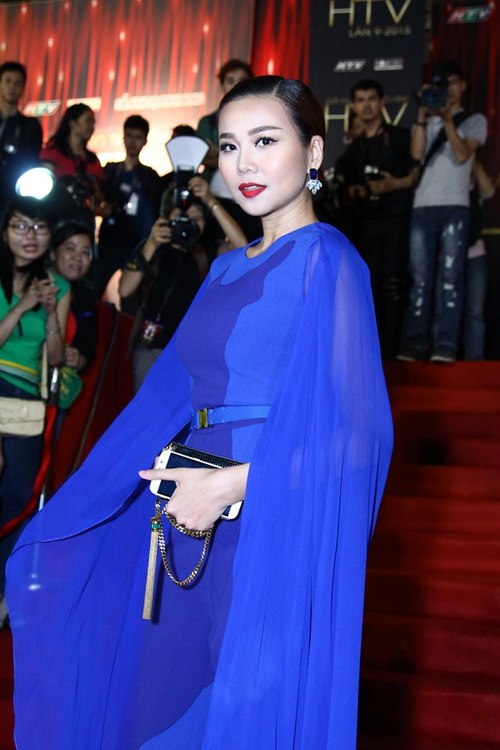 Thanh Hằng, Khánh My mặc váy quot;chặt chémquot; trên thảm đỏ - 1