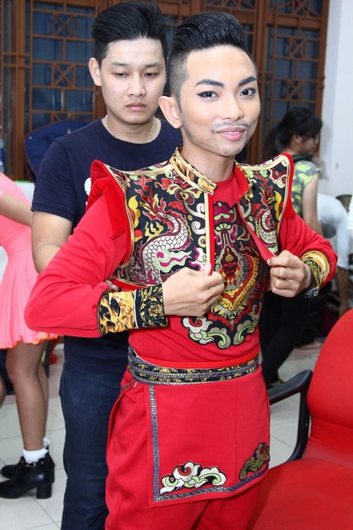 Khánh Thi tự tin khoe bụng bầu 6 tháng quot;vượt mặtquot; - 5