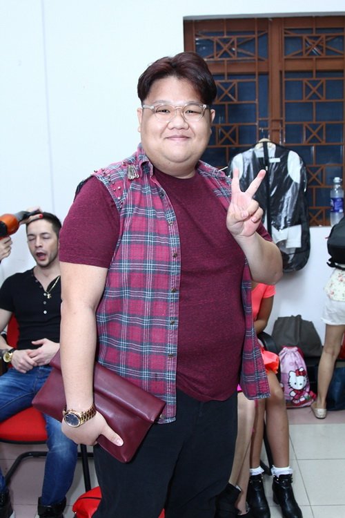 Khánh Thi tự tin khoe bụng bầu 6 tháng quot;vượt mặtquot; - 7