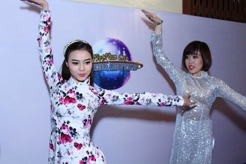 Khánh Thi tự tin khoe bụng bầu 6 tháng quot;vượt mặtquot; - 8