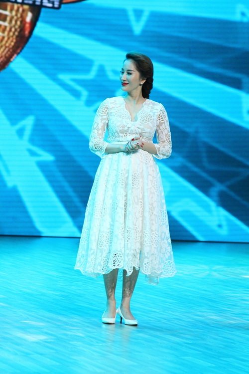 Khánh Thi tự tin khoe bụng bầu 6 tháng quot;vượt mặtquot; - 3