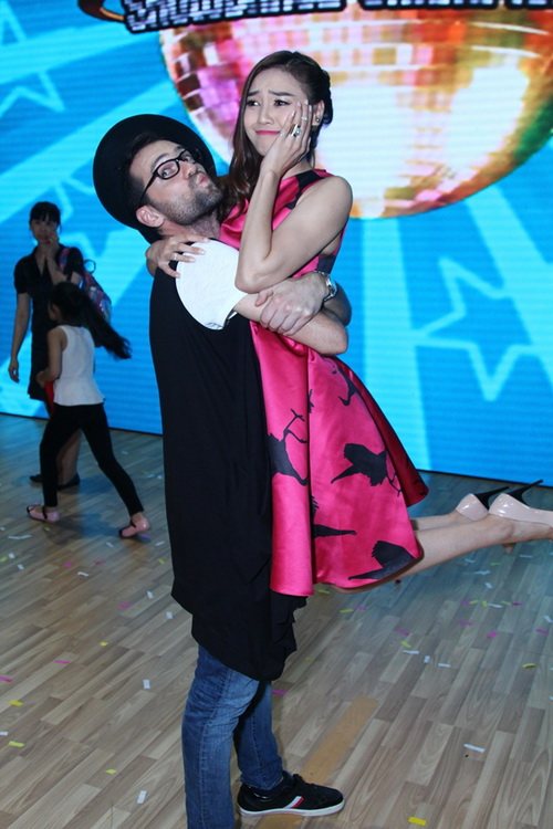 Khánh Thi tự tin khoe bụng bầu 6 tháng quot;vượt mặtquot; - 14