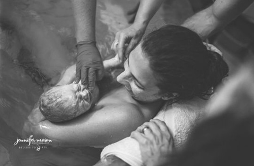 Khoảnh khắc đắt giá: Mẹ gặp con sau 9 tháng mong chờ - 5