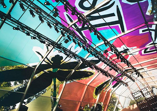 Những sàn catwalk siêu thực “đỉnh” nhất tại mùa mốt 2015 - 11