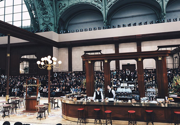 Những sàn catwalk siêu thực “đỉnh” nhất tại mùa mốt 2015 - 5