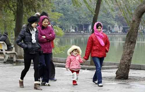 Không khí lạnh tràn về, Hà Nội có mưa dông - 1