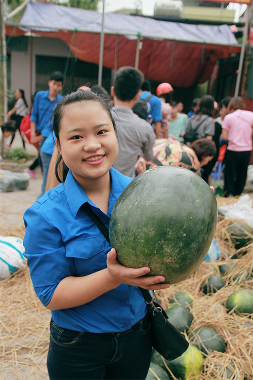 Hà Nội: Chỉ 10 phút, dưa hấu Quảng Nam đã #039;cháy hàng#039; - 9