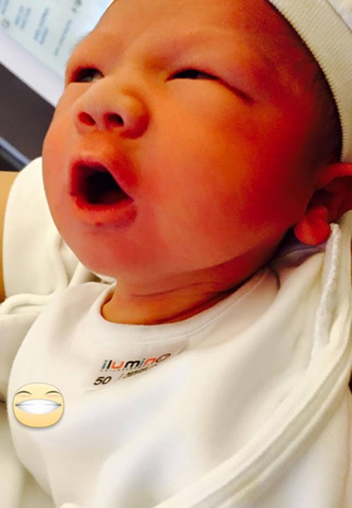 Mỹ Dung đã sinh con trai thứ hai nặng 3,6 kg - 1