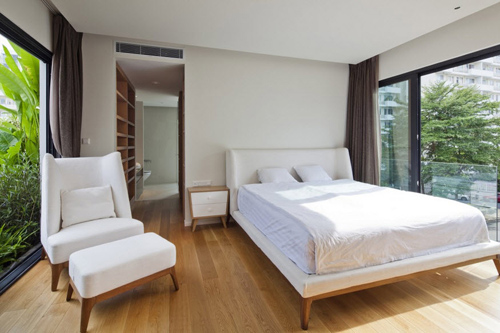 TP.HCM: Choáng với nhà ba tầng xây bể bơi trên nóc - 12