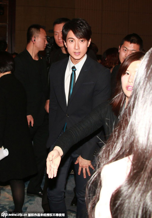 Rộ tin đồn Chương Tử Di kết hôn ngày 2/5 - 4