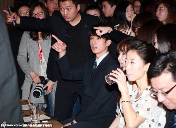 Rộ tin đồn Chương Tử Di kết hôn ngày 2/5 - 6