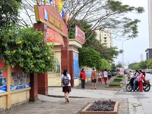 HN: Bố bỏ con giữa đường, quay đầu xe trốn CSGT - 1