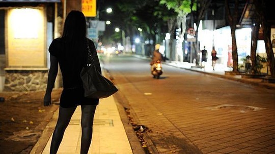 Hiệu trưởng mua dâm 12.000 phụ nữ trong 27 năm - 1