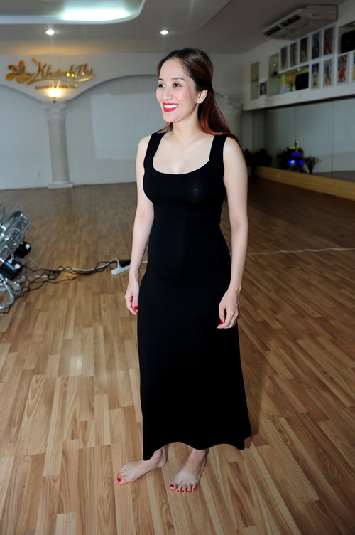 Khánh Thi vẫn quot;tham công tiếc việcquot; dù bầu 6 tháng - 1